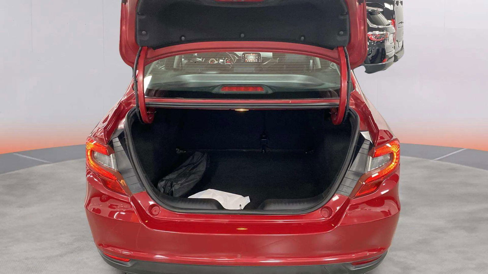 https://cdn-flexicar.caraffinity.it/public_appraisal_images_pro/images/stock/184596/z84PN2Ktav__001 (11).jpg